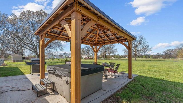 11074 Iris Road, Neosho, MO 64850