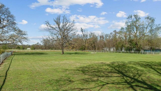 11074 Iris Road, Neosho, MO 64850