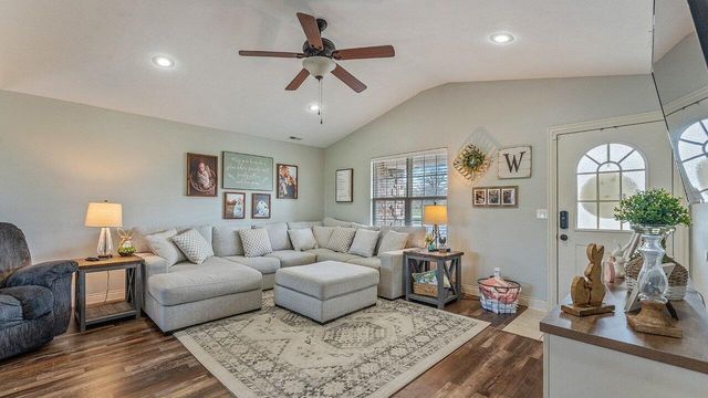 11074 Iris Road, Neosho, MO 64850