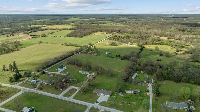 11074 Iris Road, Neosho, MO 64850