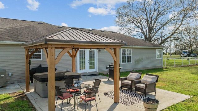 11074 Iris Road, Neosho, MO 64850