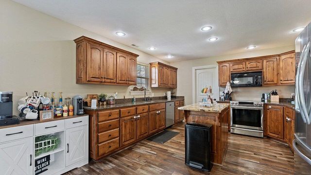 11074 Iris Road, Neosho, MO 64850