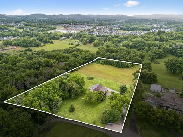 2758 Standing Oak Dr, Thompsons Station, TN 37179