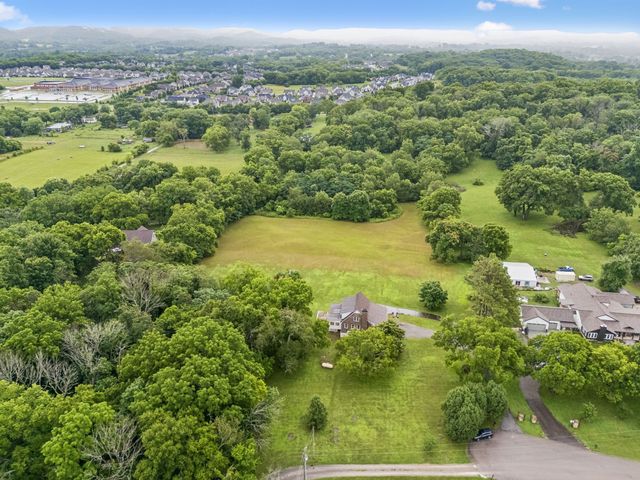 2758 Standing Oak Dr, Thompsons Station, TN 37179