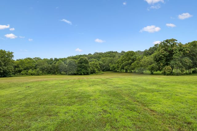 2758 Standing Oak Dr, Thompsons Station, TN 37179