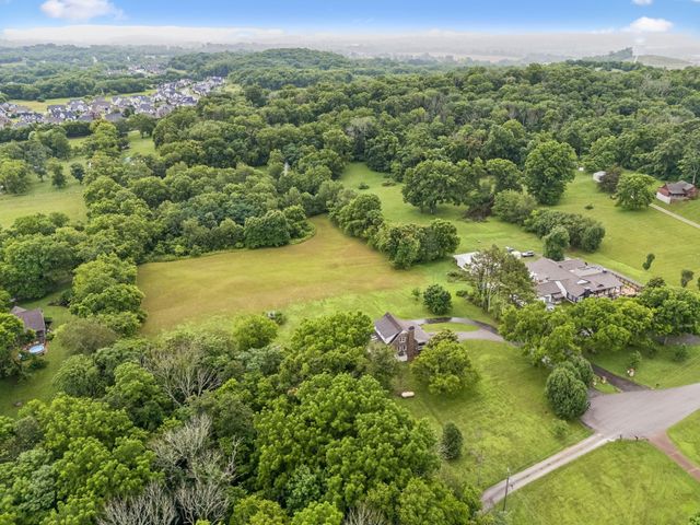 2758 Standing Oak Dr, Thompsons Station, TN 37179