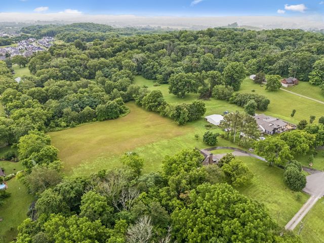 2758 Standing Oak Dr, Thompsons Station, TN 37179