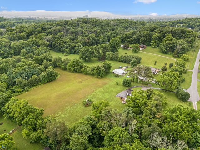 2758 Standing Oak Dr, Thompsons Station, TN 37179