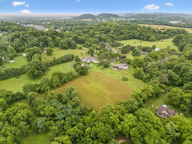 2758 Standing Oak Dr, Thompsons Station, TN 37179