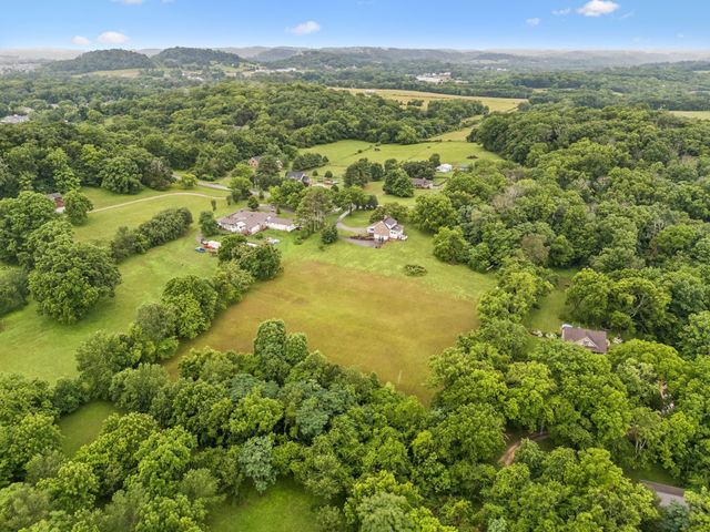 2758 Standing Oak Dr, Thompsons Station, TN 37179