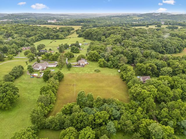 2758 Standing Oak Dr, Thompsons Station, TN 37179