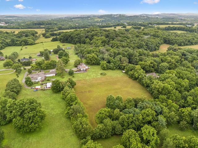 2758 Standing Oak Dr, Thompsons Station, TN 37179