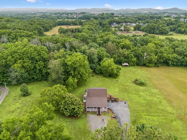2758 Standing Oak Dr, Thompsons Station, TN 37179