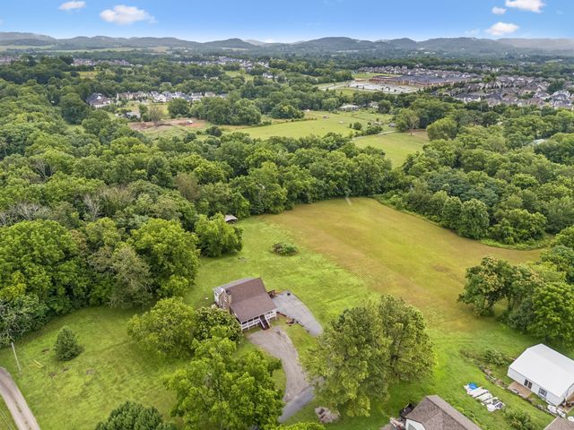 2758 Standing Oak Dr, Thompsons Station, TN 37179