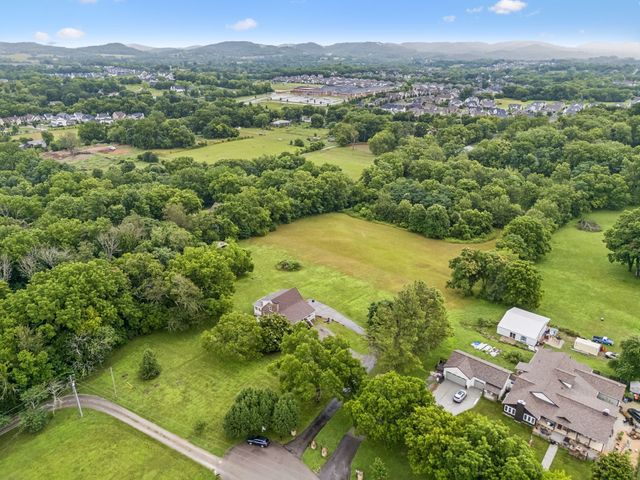 2758 Standing Oak Dr, Thompsons Station, TN 37179
