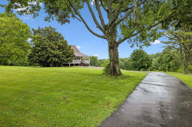 2758 Standing Oak Dr, Thompsons Station, TN 37179