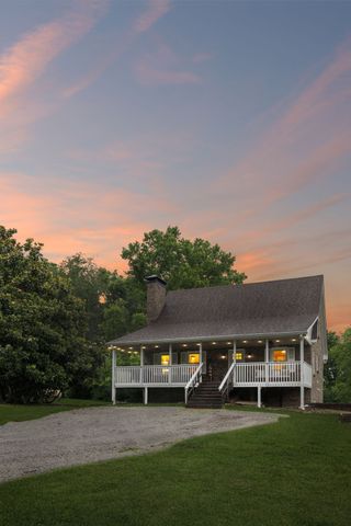 2758 Standing Oak Dr, Thompsons Station, TN 37179