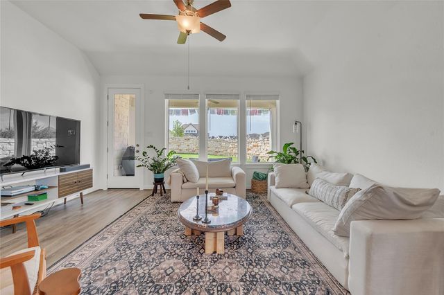 187 Alicante LN, Liberty Hill, TX 78642