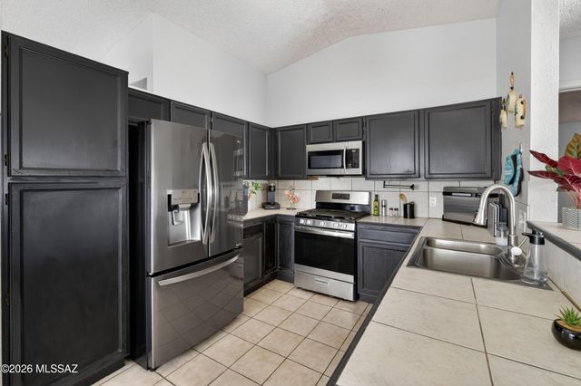 2001 W Burgundy Way, Tucson, AZ 85746