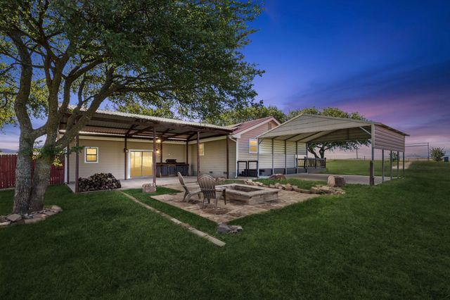 1769 County Road 596, Nevada, TX 75173