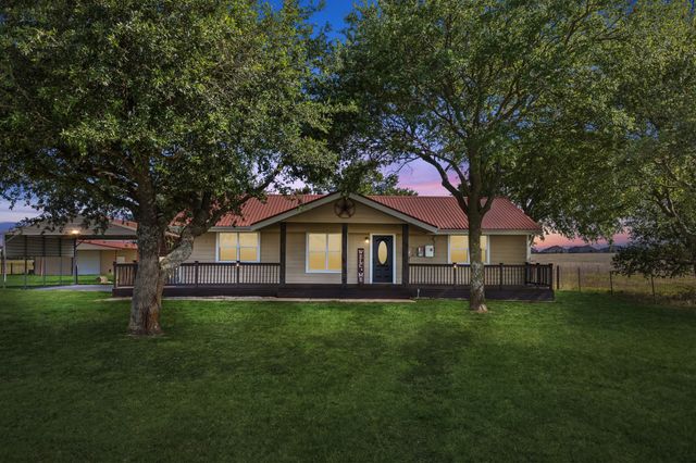 1769 County Road 596, Nevada, TX 75173