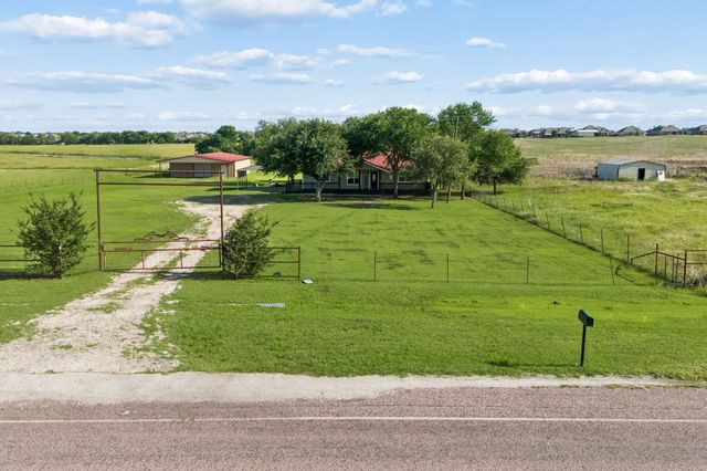 1769 County Road 596, Nevada, TX 75173