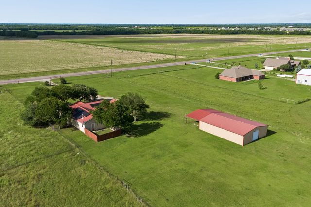 1769 County Road 596, Nevada, TX 75173