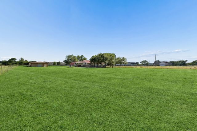 1769 County Road 596, Nevada, TX 75173