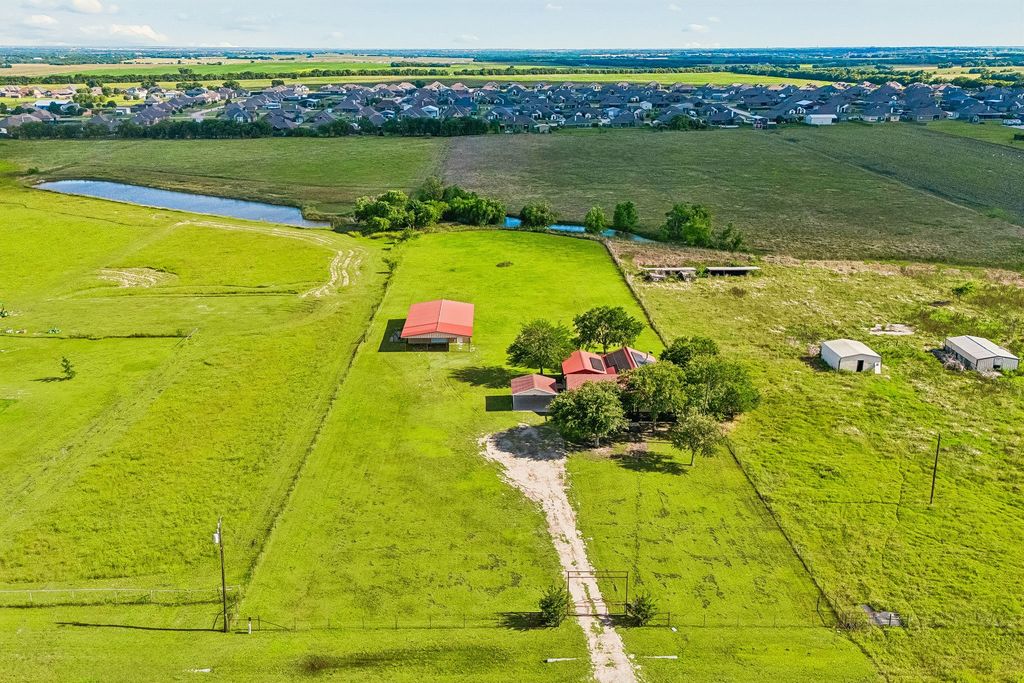 1769 County Road 596, Nevada, TX 75173