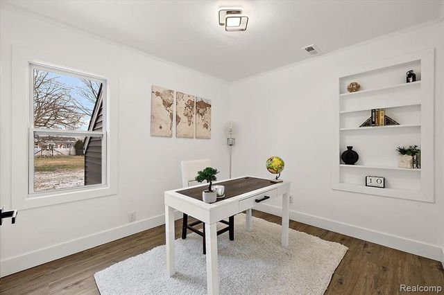 21625 Trombly Street, Saint Clair Shores, MI 48080