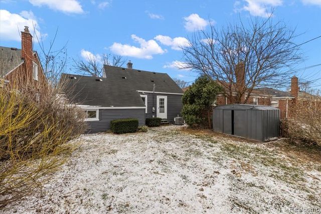 21625 Trombly Street, Saint Clair Shores, MI 48080