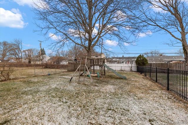 21625 Trombly Street, Saint Clair Shores, MI 48080