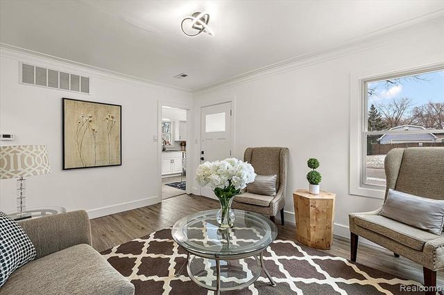 21625 Trombly Street, Saint Clair Shores, MI 48080