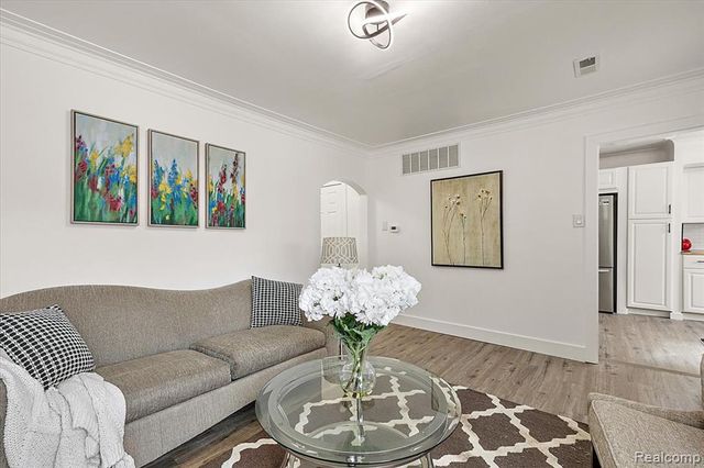 21625 Trombly Street, Saint Clair Shores, MI 48080