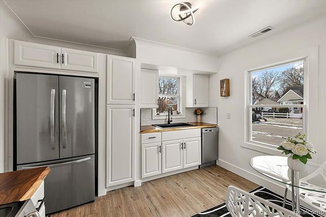 21625 Trombly Street, Saint Clair Shores, MI 48080