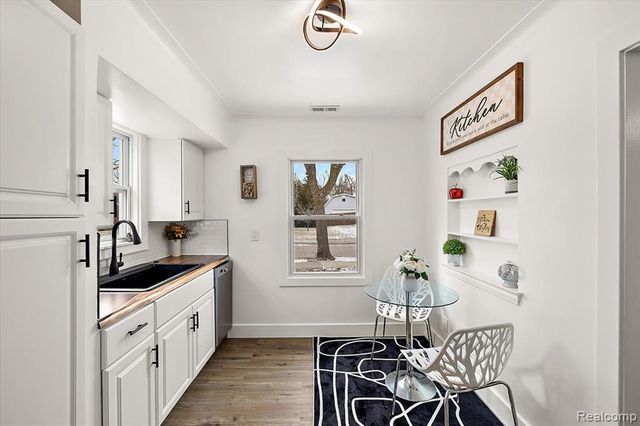 21625 Trombly Street, Saint Clair Shores, MI 48080