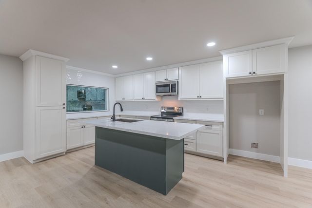 26701 Knottywood Court, Huntsville, TX 77320