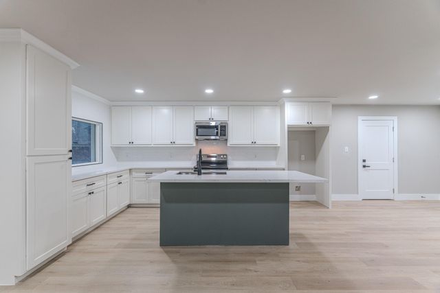 26701 Knottywood Court, Huntsville, TX 77320