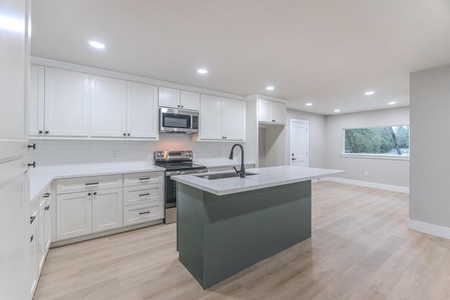 26701 Knottywood Court, Huntsville, TX 77320