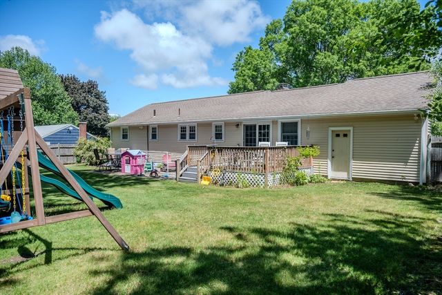 54 Stearns Dr, Randolph, MA 02368