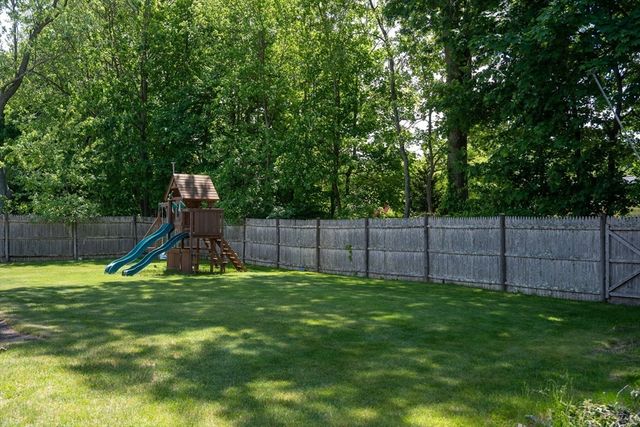 54 Stearns Dr, Randolph, MA 02368