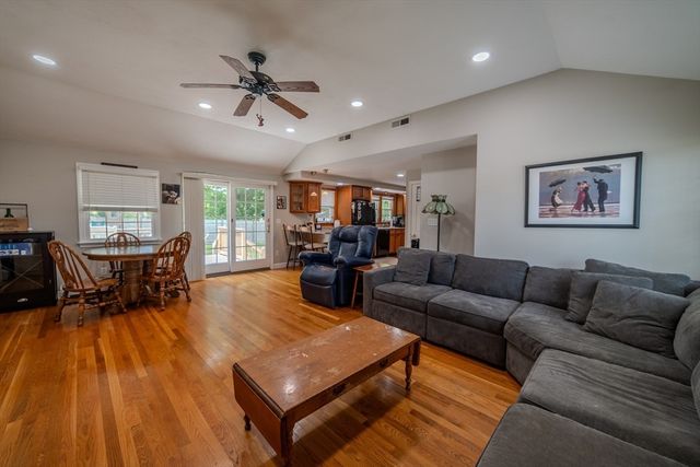 54 Stearns Dr, Randolph, MA 02368