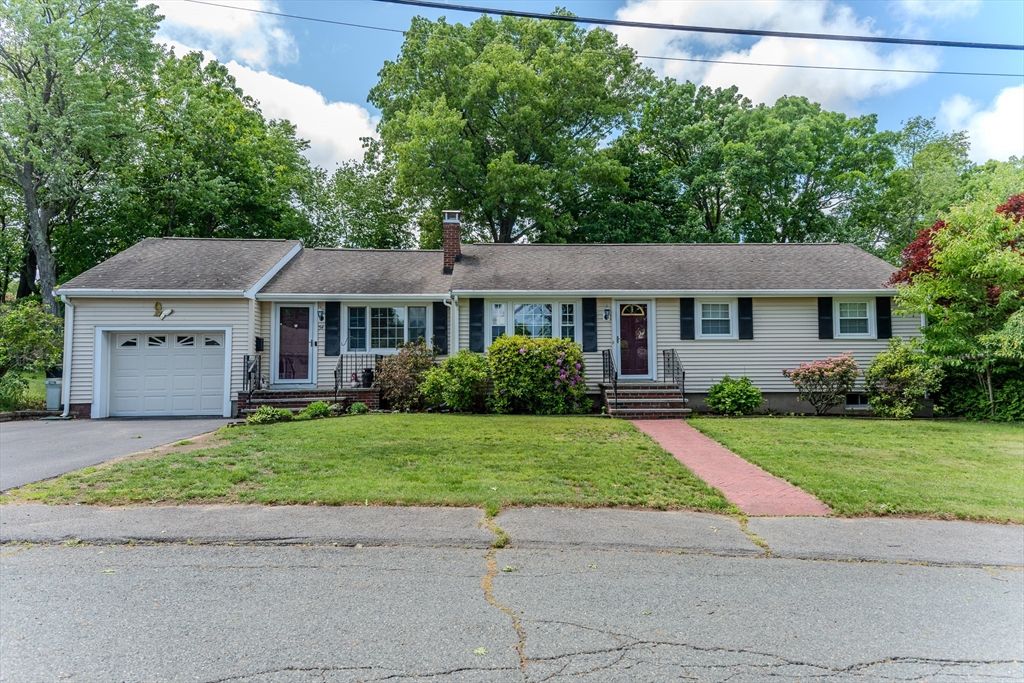 54 Stearns Dr, Randolph, MA 02368