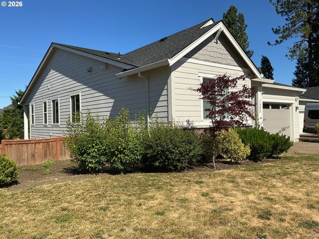 1525 N River Alder St, Portland, OR 97086