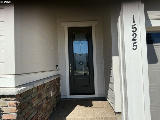 1525 N River Alder St, Portland, OR 97086