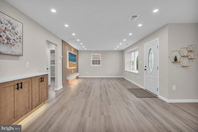 7818 FARNSWORTH ST, Philadelphia, PA 19152
