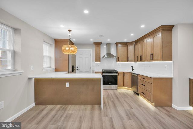 7818 FARNSWORTH ST, Philadelphia, PA 19152