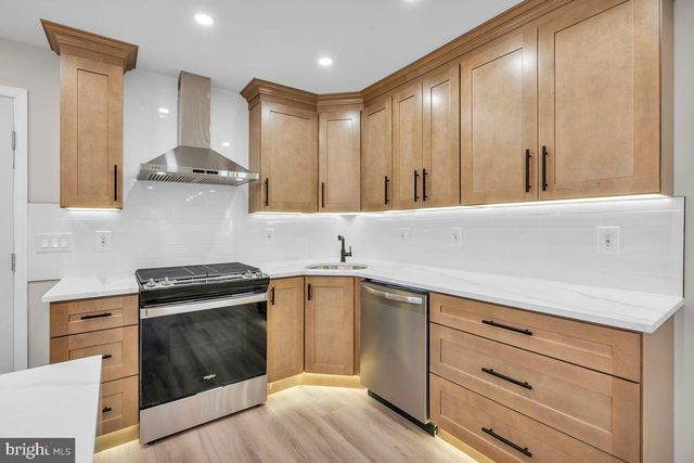 7818 FARNSWORTH ST, Philadelphia, PA 19152