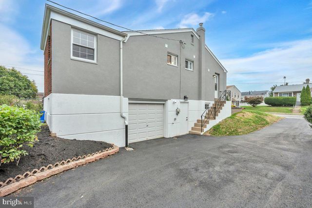 7818 FARNSWORTH ST, Philadelphia, PA 19152