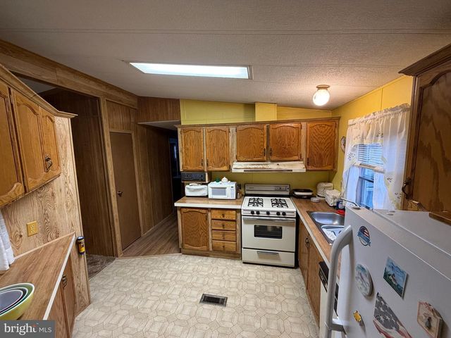 300 SILVER RUN RD, Millville, NJ 08332